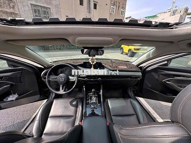 Mazda 3 2022 1.5L Premium - 61000 km