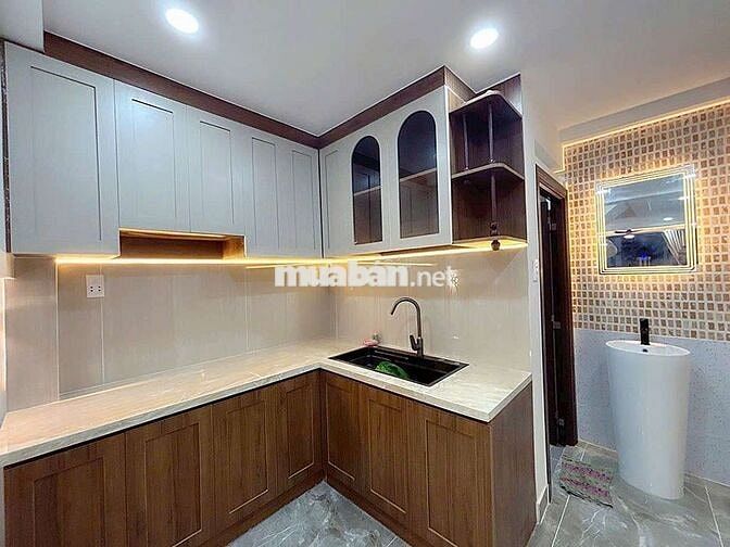 Ngay Sát Phan Xích Long - 7tỷ - 5 Tầng Xinh Xắn - Vào Ở Ngay