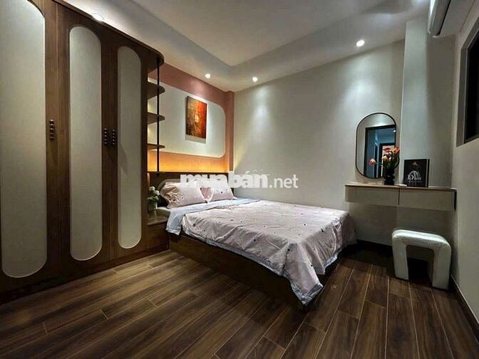 Ngay Sát Phan Xích Long - 7tỷ - 5 Tầng Xinh Xắn - Vào Ở Ngay