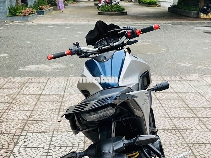 Xe máy Yamaha TFX màu Xanh, Trắng, Đen