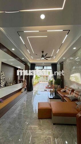 Tôi Cần Bán Nhà Gần bên Chợ Bình Chánh