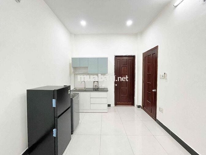 Phòng Ban Công 40m Tách bếp Full nội thất. Trống sẵn