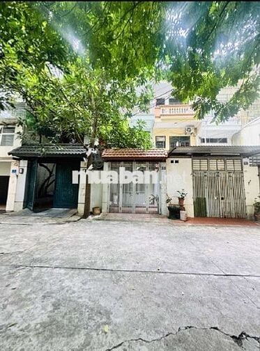 NHÀ PHÂN LÔ - Ô TÔ TRÁNH - CÓ SÂN ĐỖ Ô TÔ NHÀ PHÂN LÔ - Ô TÔ TRÁNH - CÓ SÂN ĐỖ Ô TÔ