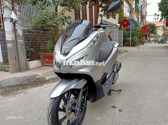 Xe máy Honda PCX màu bạc đã sử dụng