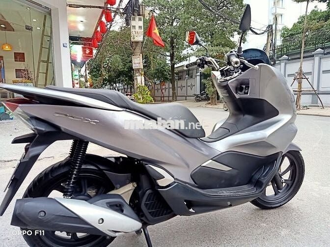 Xe máy Honda PCX màu bạc đã sử dụng