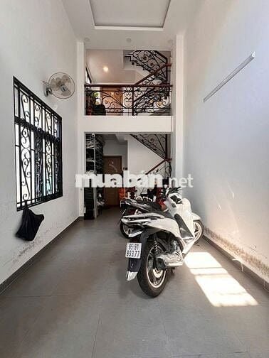 NHÀ CĂN GÓC - 5 TẦNG - CMT8 - P.11 - Q.3 - TN 300TR/NĂM - GIÁ CHỈ 8 TỶ