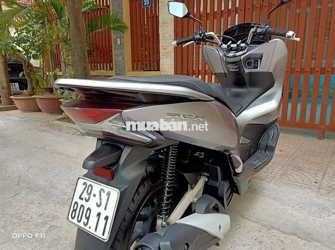 Xe máy Honda PCX màu bạc đã sử dụng