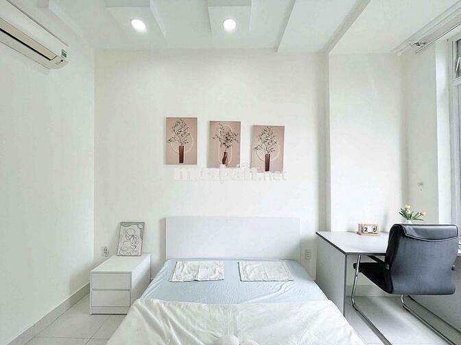 Phòng Ban Công 40m Tách bếp Full nội thất. Trống sẵn