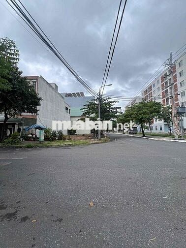 cần bán lô góc đối diện chung cư hoà xuân