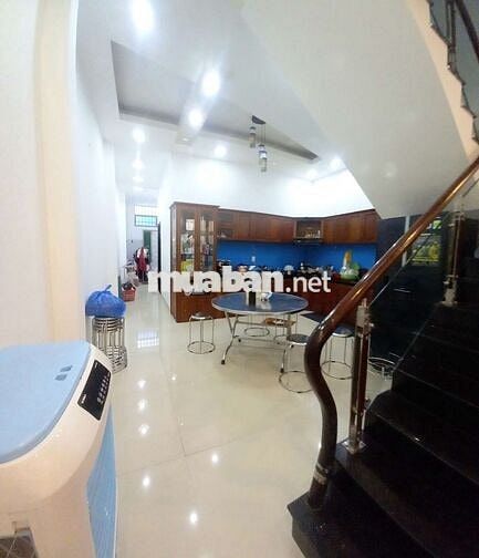 Nhà mặt tiền 2 tầng 164m², 3 phòng ngủ đường Phù Đổng, Hòa Xuân