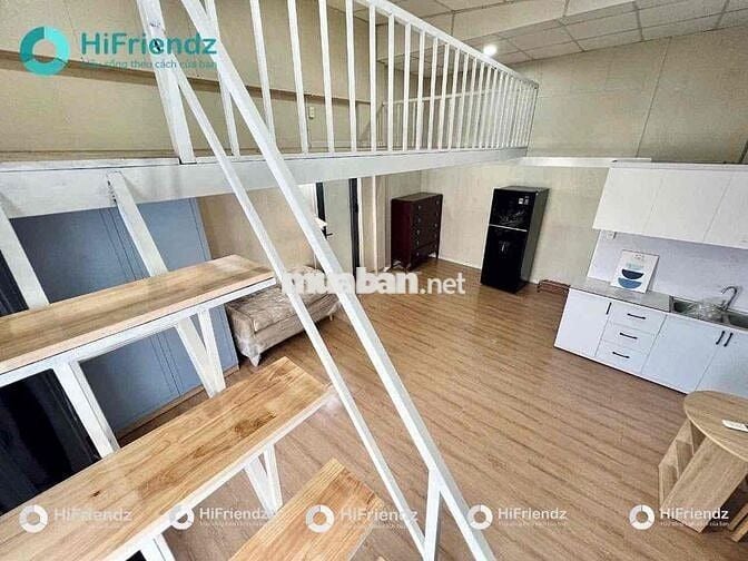 PHÒNG GÁC RỘNG CỬA SỔ TO GẦN Q1