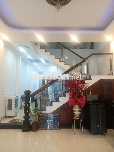 Nhà mặt tiền 2 tầng 164m², 3 phòng ngủ đường Phù Đổng, Hòa Xuân