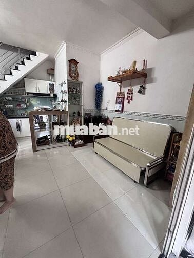 BÁN NHÀ 3TẦNG HẺM 61TRẦN XUÂN SOẠN,KHU CAO RÁO ,SÁT Q4,DT:30M2 CHỈ 2TỶ