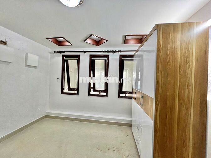 KHAI TRƯƠNG CHO THUÊ 2 PHÒNG NGỦ NGUYÊN SÀN BAN CÔNG CỬA SỔ TRỜI