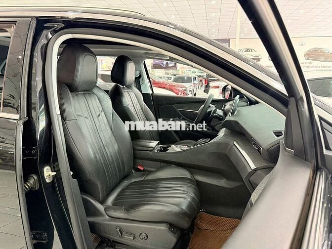 Peugeot 5008 1.6AL 2018 màu đen