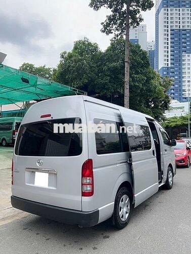 Toyota Hiace 2016 máy xăng số tay