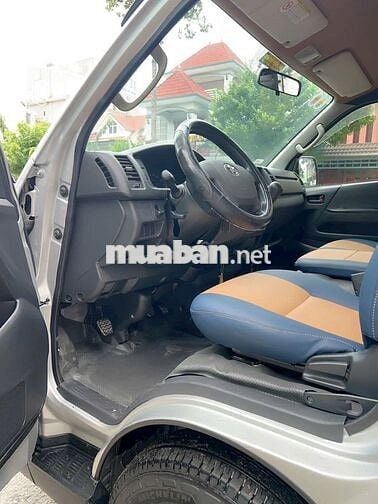 Toyota Hiace 2016 máy xăng số tay