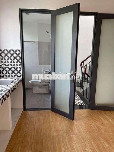 Nhà 4 tầng thu 30 triệu/tháng, hẻm xe hơi 1 sẹc đường Nguyễn Văn Khối