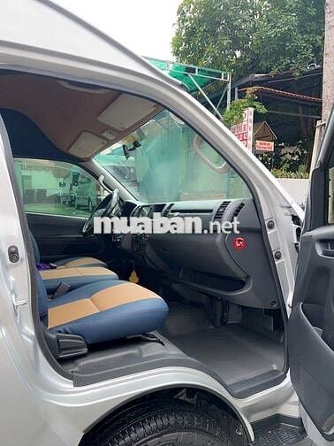 Toyota Hiace 2016 máy xăng số tay
