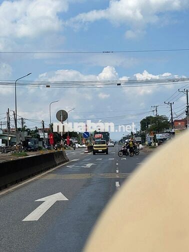 Sát tuyến đường 770b betong lớn ra QL1a chỉ vài trăm m