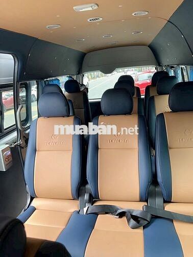 Toyota Hiace 2016 máy xăng số tay