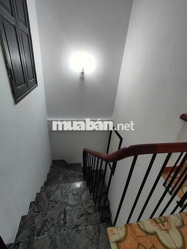 Mời thuê nhà 3 tầng Hoàng Hoa Thám