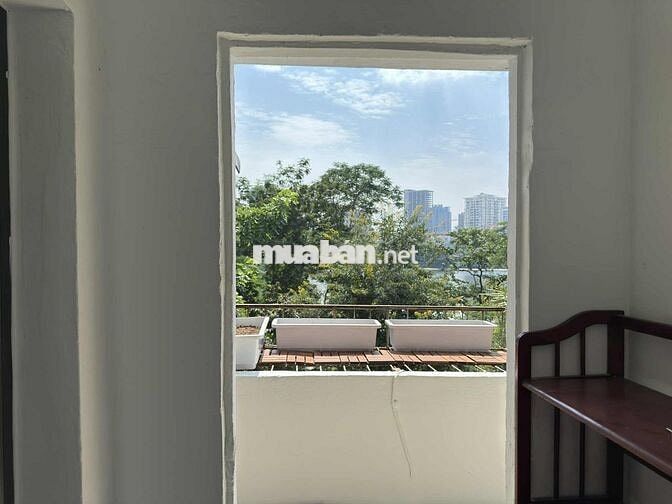 Chính chủ cho thuê căn hộ mặt hồ tầng 5 nhà B1 T/T Giảng Võ, Hà Nội