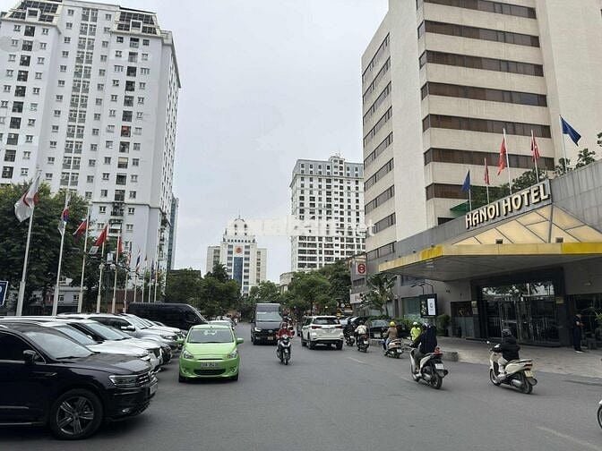 Chính chủ cho thuê căn hộ mặt hồ tầng 5 nhà B1 T/T Giảng Võ, Hà Nội