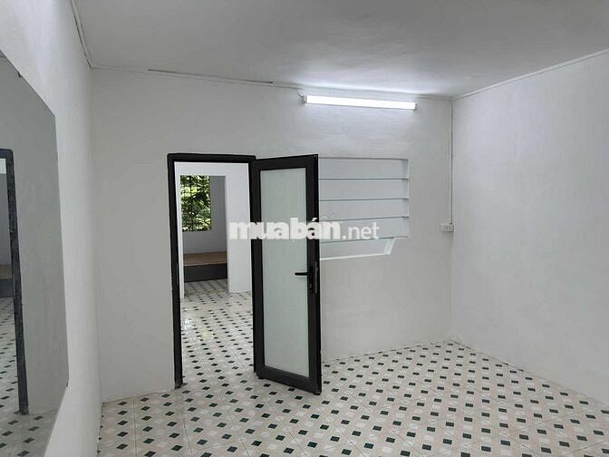 Chính chủ cho thuê căn hộ mặt hồ tầng 5 nhà B1 T/T Giảng Võ, Hà Nội