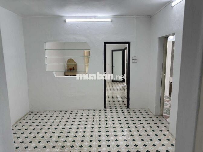 Chính chủ cho thuê căn hộ mặt hồ tầng 5 nhà B1 T/T Giảng Võ, Hà Nội