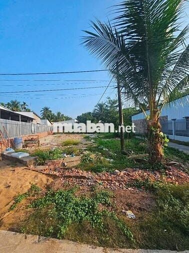 nền rộng trên 300m2 bán giá chưa tới 2,5 tỷ