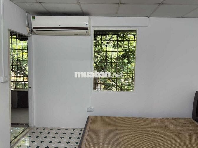 Chính chủ cho thuê căn hộ mặt hồ tầng 5 nhà B1 T/T Giảng Võ, Hà Nội