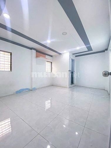 Nhà bán giá rẻ Nguyễn Chí Thanh nở hậu (2pn - 3wc) 3 tầng - Quận 10