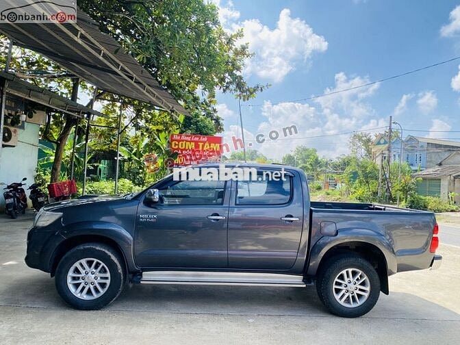 Xe Toyota Hilux 3.0G 4x4 MT 2014 - 425 Triệu