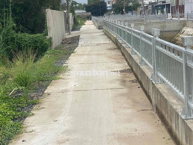 chu gửi lo đất nhi bình ( 1100) đất vườn. giá 8 tỷ 6