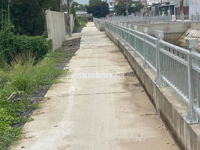 chu gửi lo đất nhi bình ( 1100) đất vườn. giá 8 tỷ 6