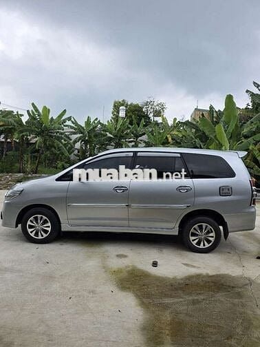 Gia đình cần bán xe Innova 2016
