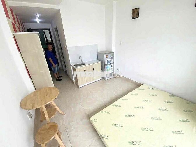 Phòng ban công ngay cầu Nguyễn Tri Phương