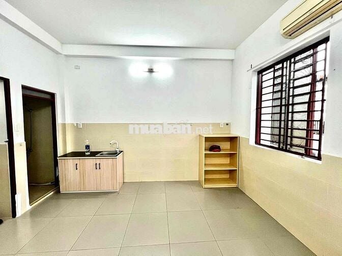 chính chủ cho thuê Phòng Ban Công, ngay Đầm Sen