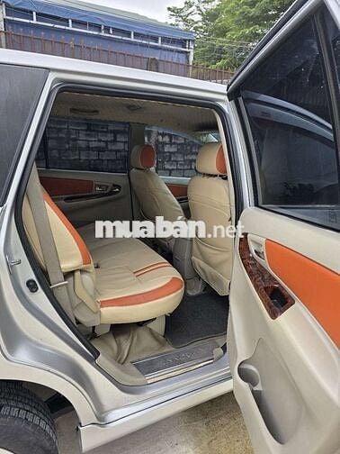 Gia đình cần bán xe Innova 2016