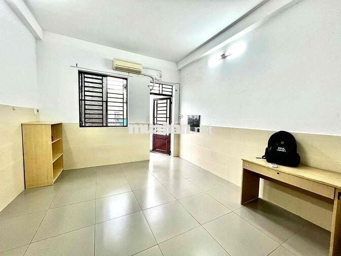 chính chủ cho thuê Phòng Ban Công, ngay Đầm Sen