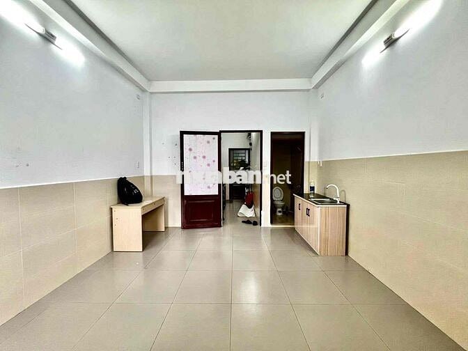 chính chủ cho thuê Phòng Ban Công, ngay Đầm Sen