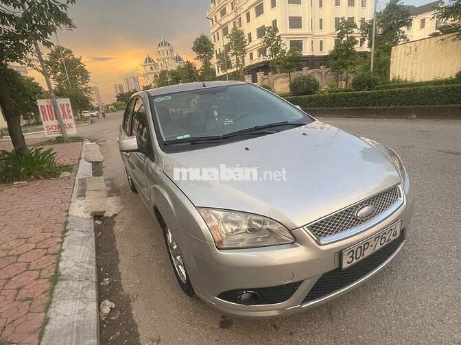 Ford Focus 2010 màu bạc