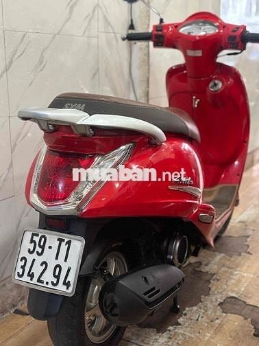 Elizabeth Fi Đời 2012 . BSTP