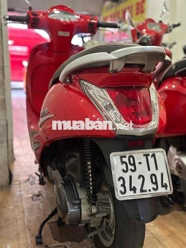 Elizabeth Fi Đời 2012 . BSTP