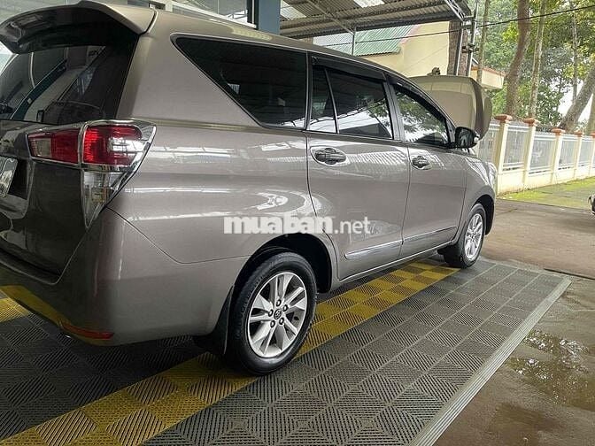 Toyota Innova 2017 2.0E - 117000 km
