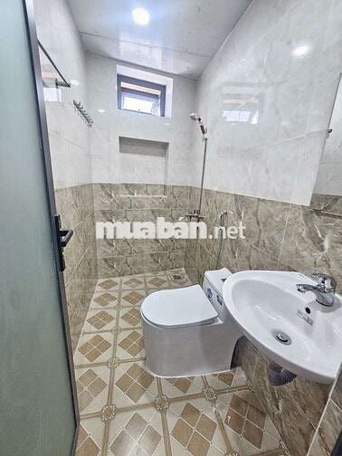 Nhà mới xây mặt tiền thuận tiện kinh doanh ,buôn bán, vỉa hè dài 10m .