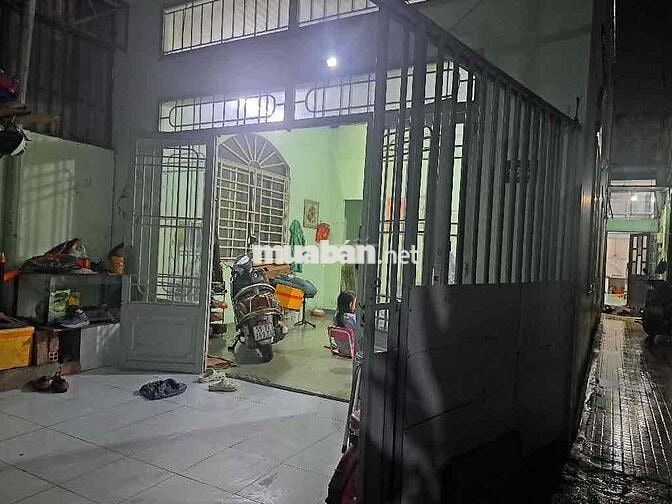 CHỈ 2 TỶ NHÀ RIÊNG , SỔ HỒNG RIÊNG GẦN MẶT TIỀN PHAN VĂN HỚN .CHỢ XTT