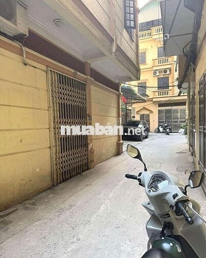 BÁN ĐẤT TẶNG NHÀ CẤP 4, NGÕ Ô TÔ DỪNG ĐỖ VÀO NHÀ, MẤY BƯỚC RA NGỌC HỒI BÁN ĐẤT TẶNG NHÀ CẤP 4, NGÕ Ô TÔ DỪNG ĐỖ VÀO NHÀ, MẤY BƯỚC RA NGỌC HỒI