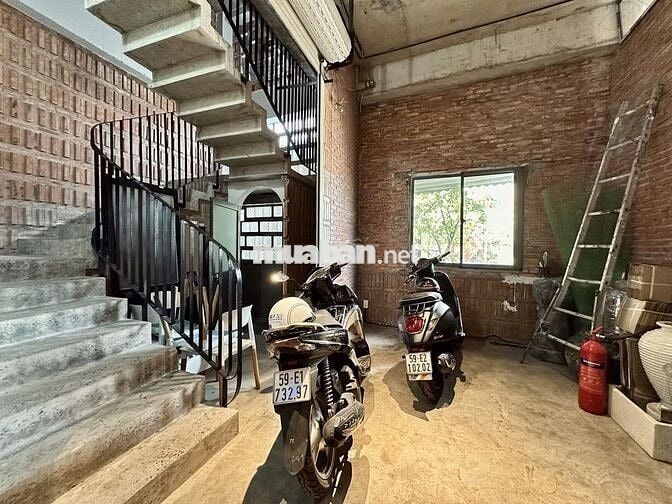 Khuôn đất vàng kinh doanh 695m² ngay chợ Nguyễn Xí - 5 tầng - 80 tỷ.